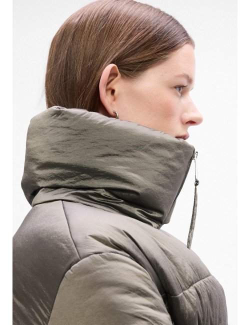 Doudoune zippée en tissu brillant