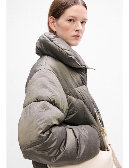 Doudoune zippée en tissu brillant