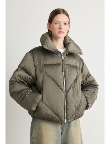 Doudoune zippée en tissu brillant