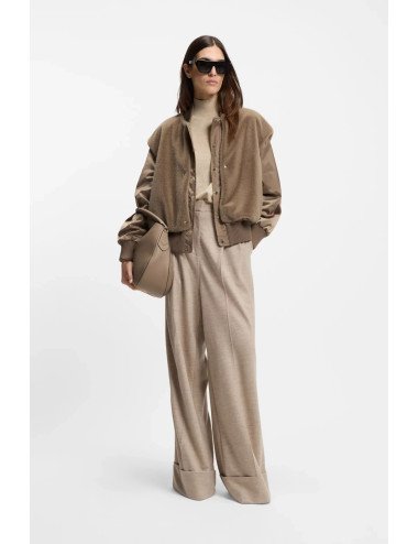 Veste en satin avec gilet sans manches amovible en fourrure synthétique